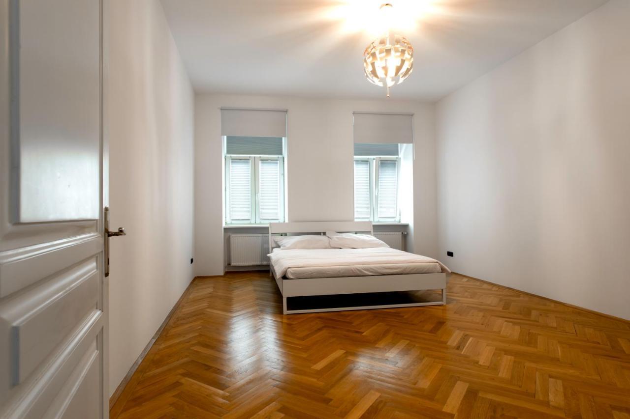 3-Bedroom Apartment In Central Вена Экстерьер фото