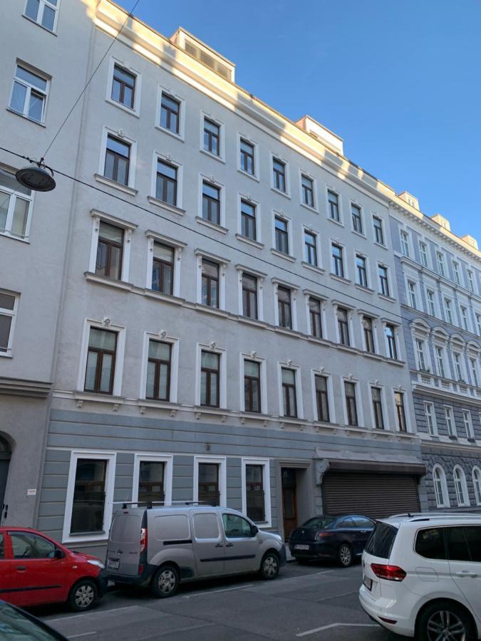 3-Bedroom Apartment In Central Вена Экстерьер фото