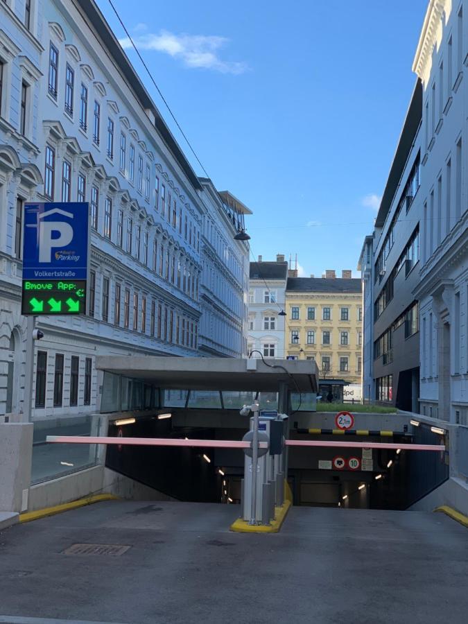 3-Bedroom Apartment In Central Вена Экстерьер фото